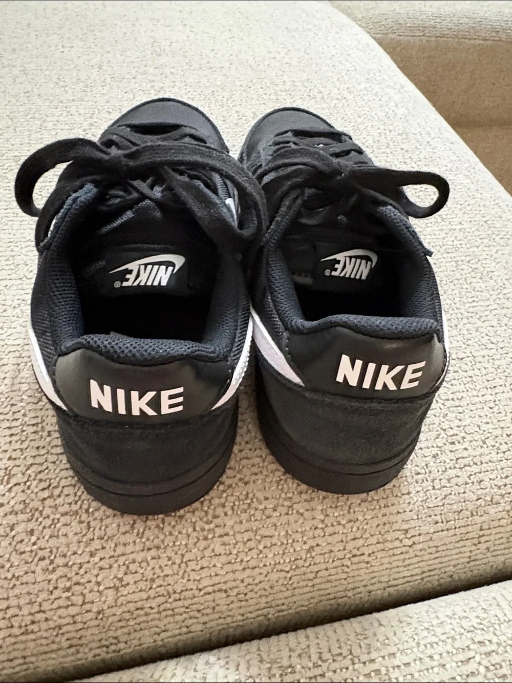NWT Nike Black Field Genetal Low-Top Youth Sneakers with White Swoosh 6Y